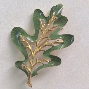 Vintage Brooch Sarah Coventry gold tone oak leaf